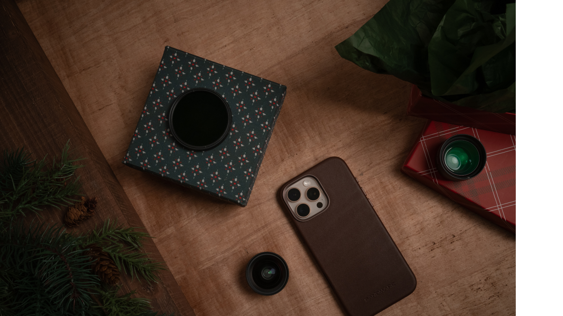 Gift Guide: 5 Gifts for the iPhone Photographer