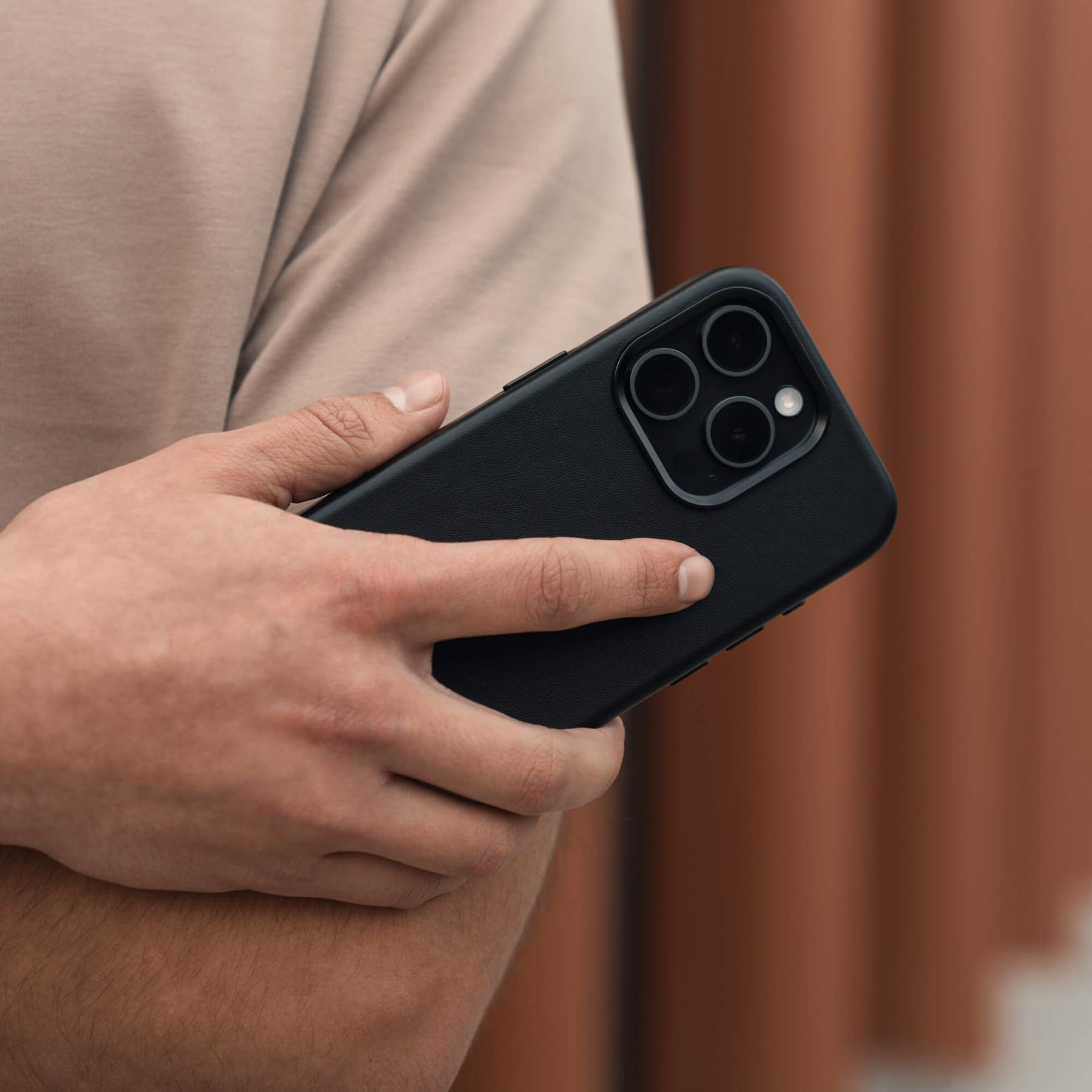 Minimal Leather Case - iPhone 16 Pro - Black